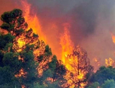 Σε εξέλιξη πυρκαγιά στην Περαχώρα Λουτρακίου
